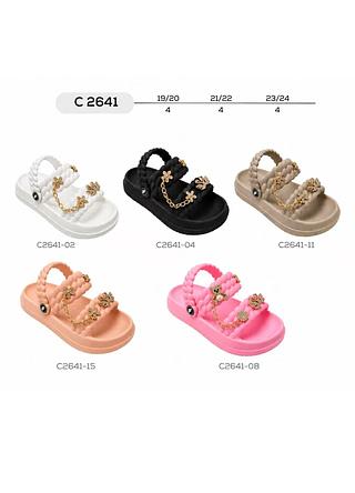 C2641 criança com pin